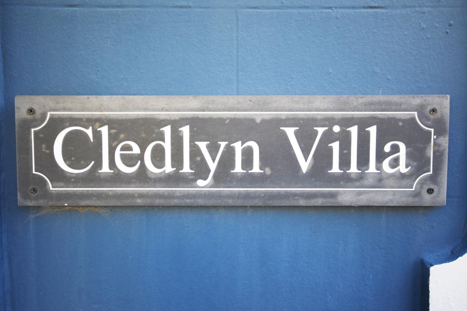Cledlyn Villa - Signage 